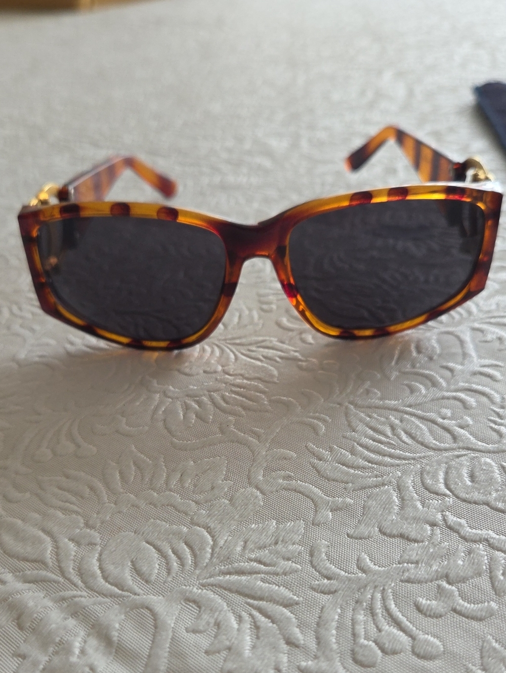 Women's Tortoiseshell Square Sunglasses with Dark Lenses